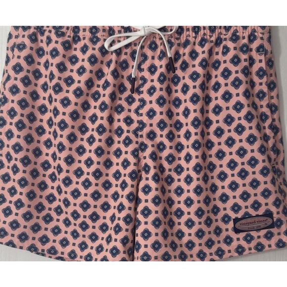 Vineyard Vines Swim Trunks 7" Chappy shorts Men XS Medallion Print Pink Lined - Picture 3 of 10